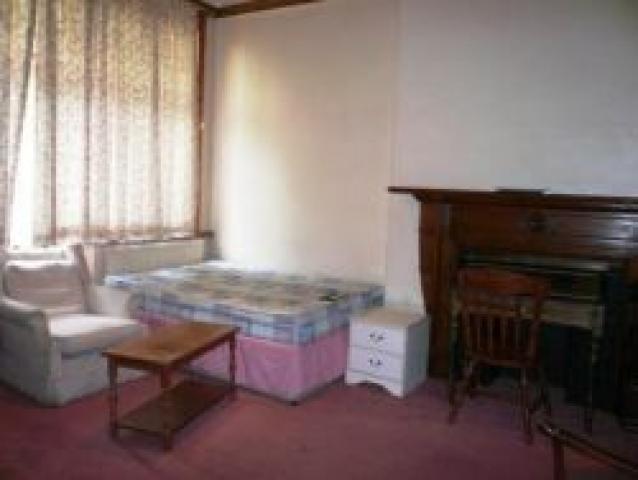 			Studio Apartment, 1 bath, 1 reception Flat			 Heathfield Park, WILLESDEN GREEN